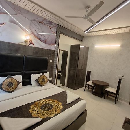Hotel Smart Plaza New Delhi Buitenkant foto