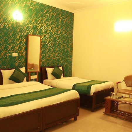 Hotel Smart Plaza New Delhi Buitenkant foto