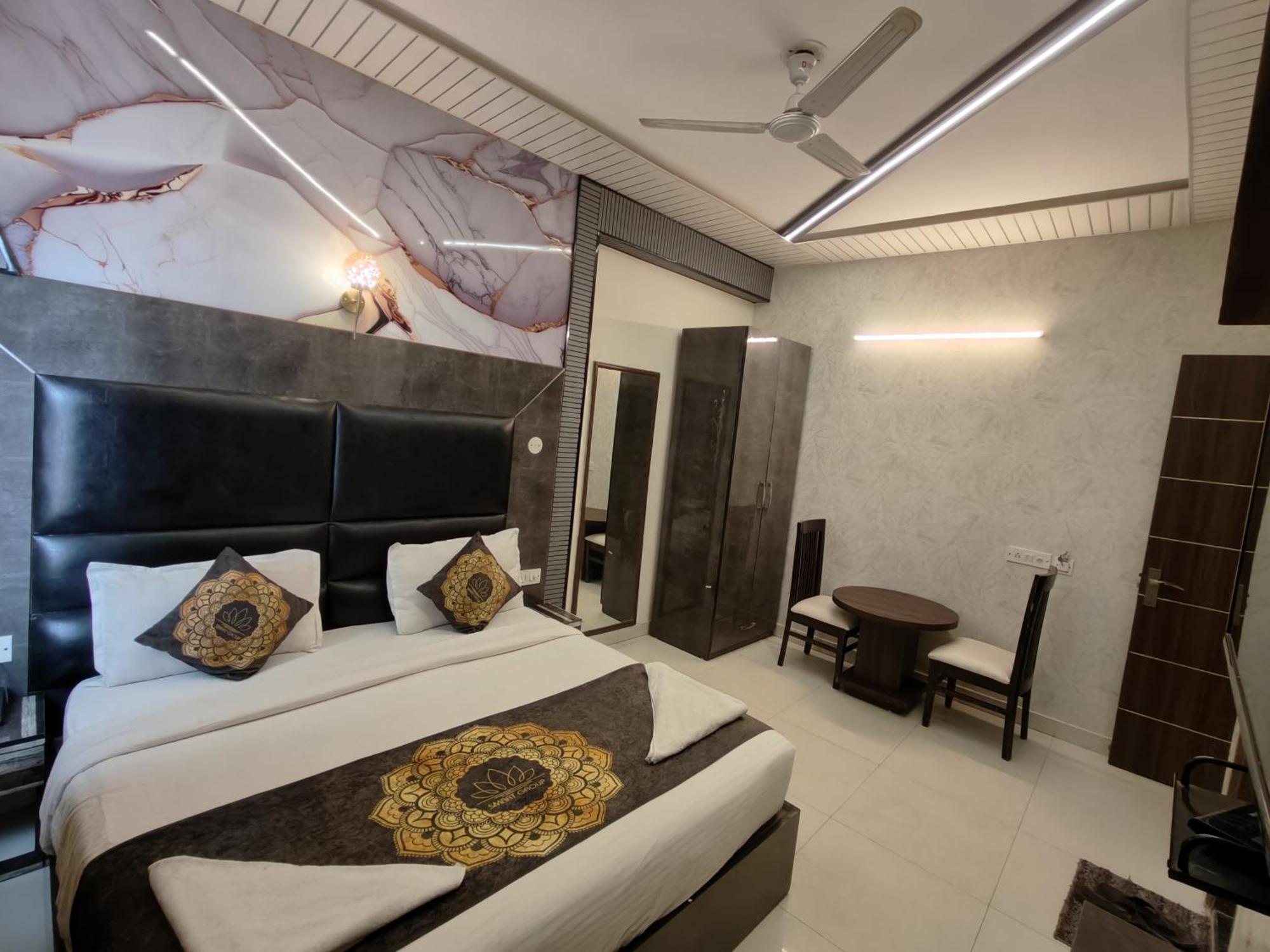 Hotel Smart Plaza New Delhi Buitenkant foto