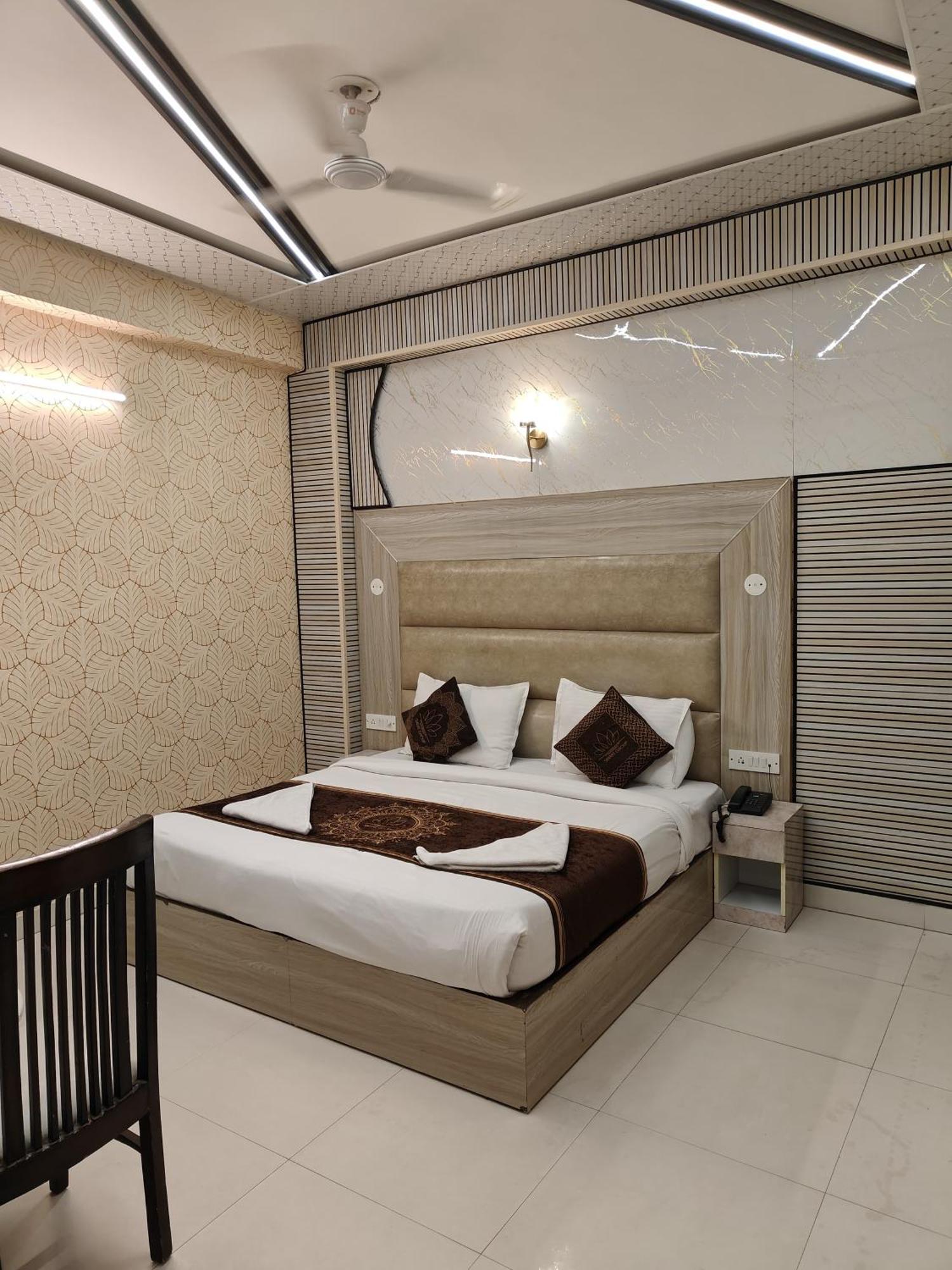 Hotel Smart Plaza New Delhi Buitenkant foto