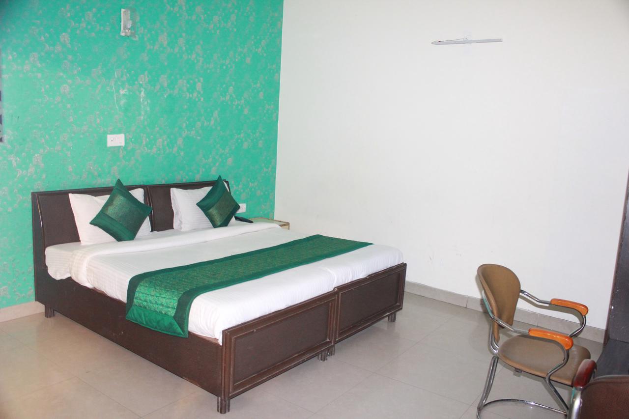 Hotel Smart Plaza New Delhi Buitenkant foto