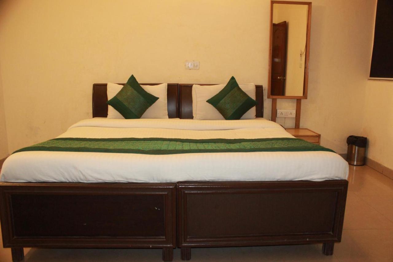 Hotel Smart Plaza New Delhi Buitenkant foto