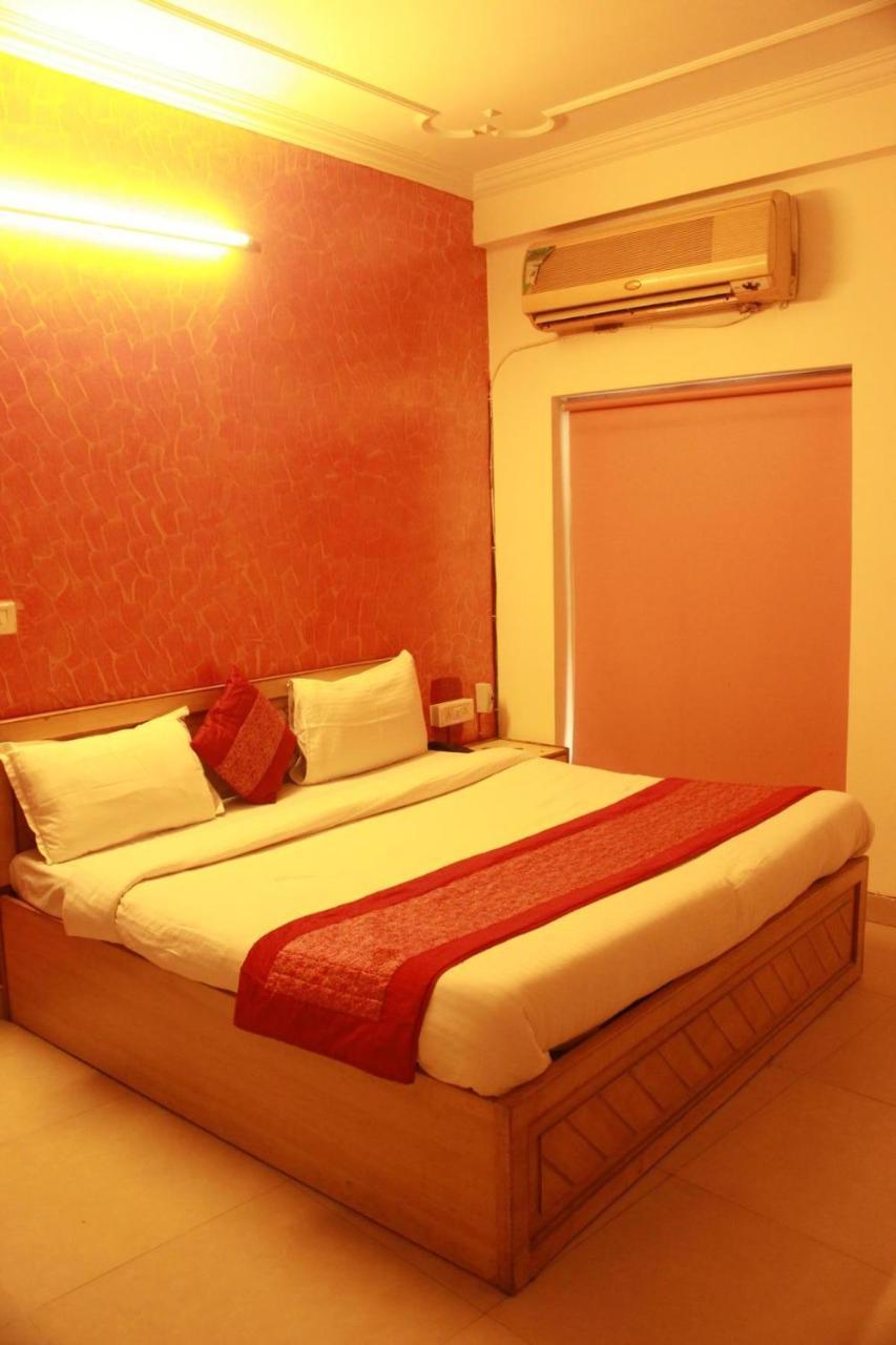 Hotel Smart Plaza New Delhi Buitenkant foto