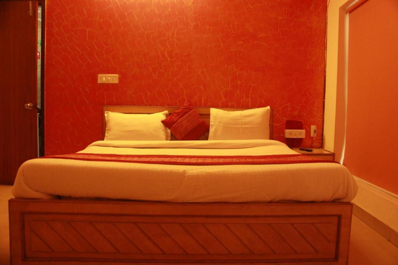 Hotel Smart Plaza New Delhi Buitenkant foto