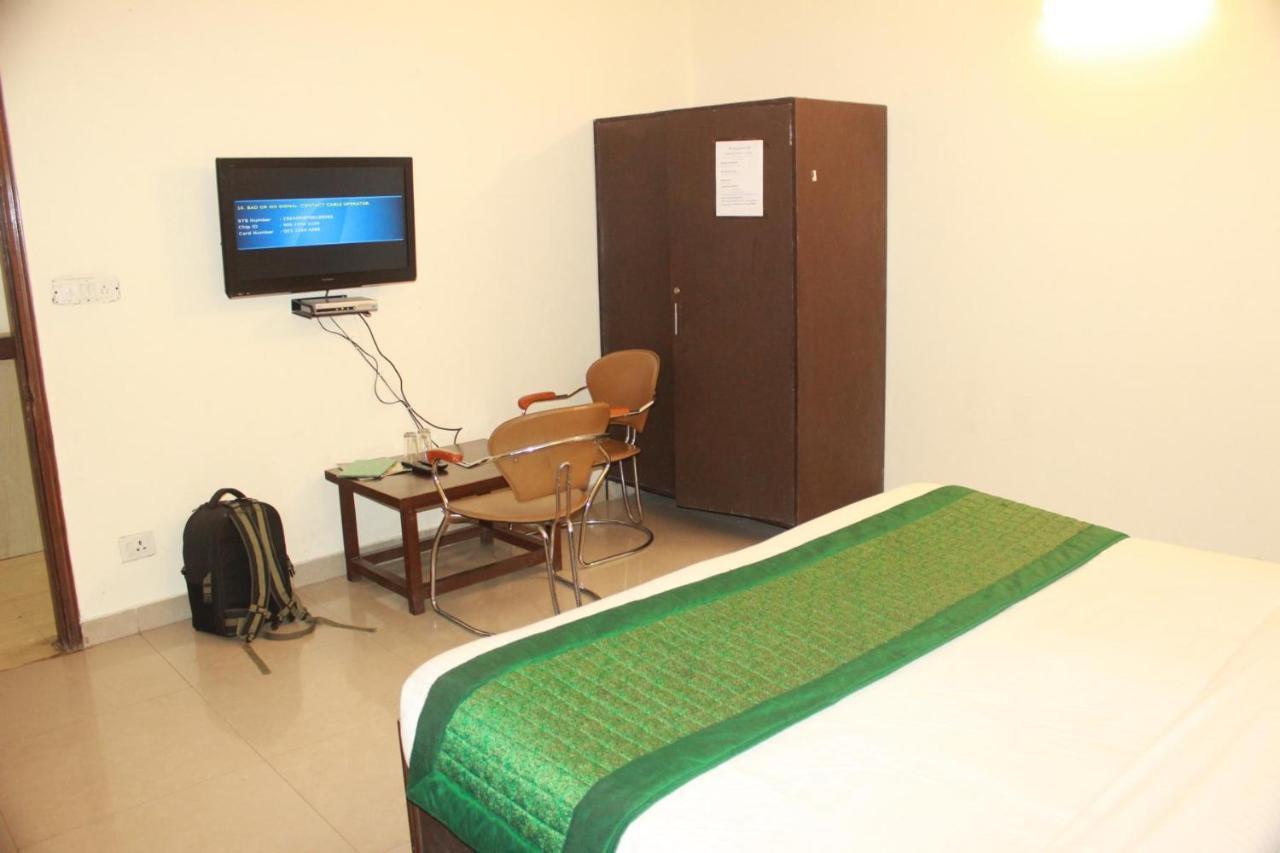 Hotel Smart Plaza New Delhi Buitenkant foto