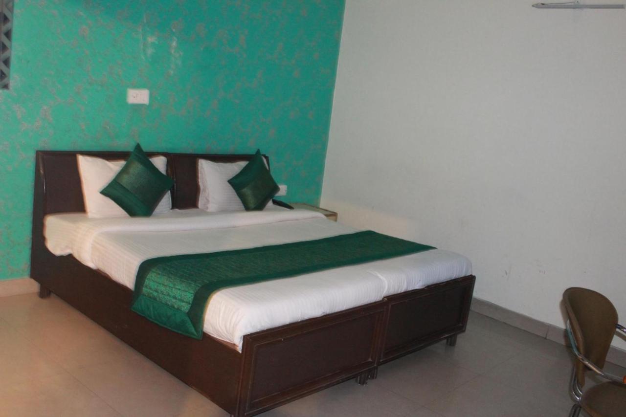 Hotel Smart Plaza New Delhi Buitenkant foto